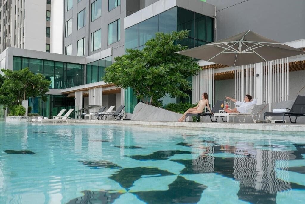 Изображение Holiday Inn & Suites Siracha Laemchabang 4*