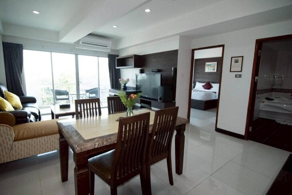Фото Valhalla Pattaya Hotel 3*