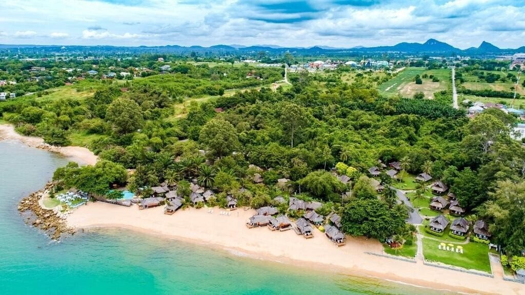 Отель Sunset Village 3*