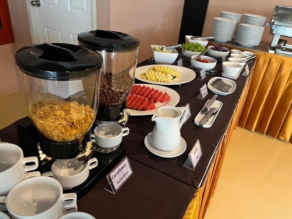 Картинка Crown Pattaya Beach Hotel 3*