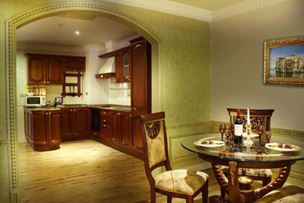 Картинка Four Seasons Place 3*