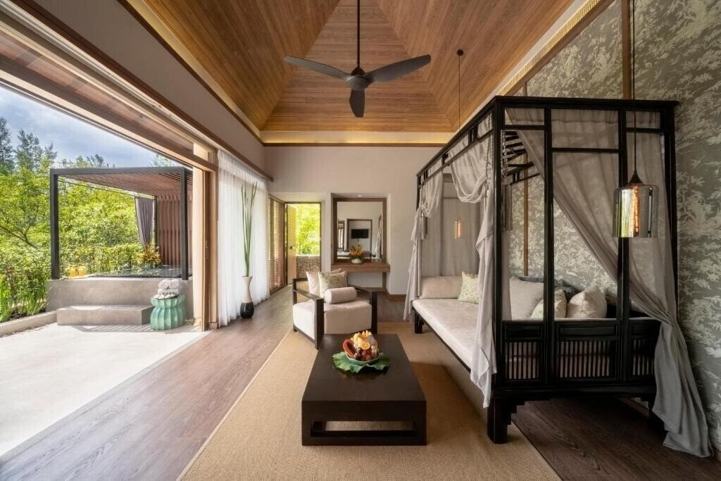 Фото The Sarojin 5*