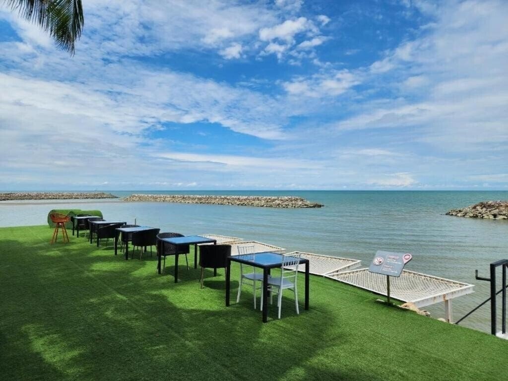 Отель Eco Moment Beach Resort 3*