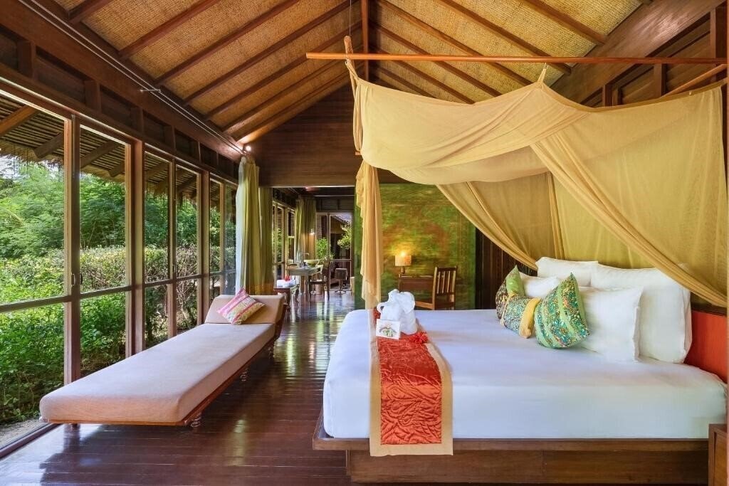 Фото Outrigger Phi Phi Island Resort (ex. Zeavola Resort & SPA ) 5*