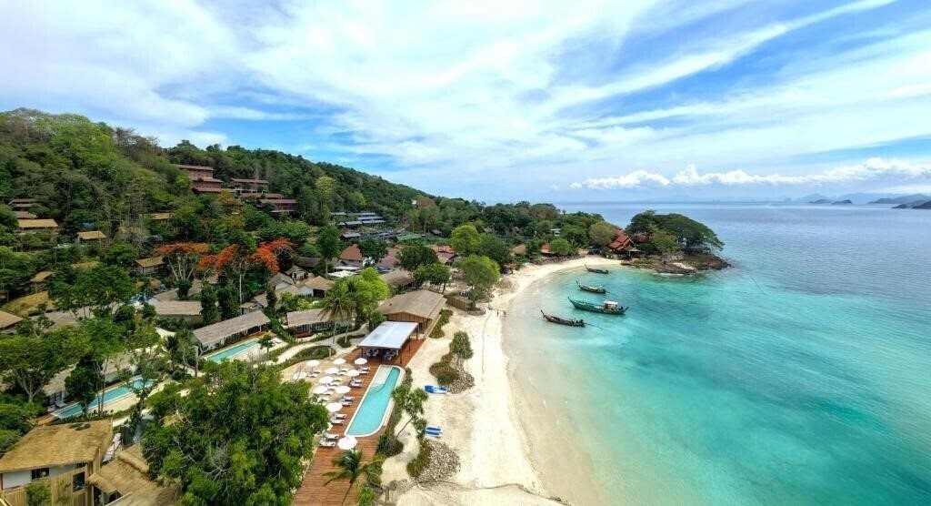 Отель Outrigger Phi Phi Island Resort 5*
