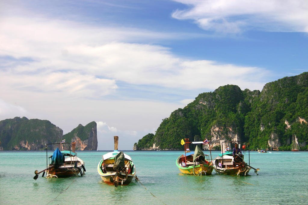 Отель Arayaburi Resort Phi Phi 3*