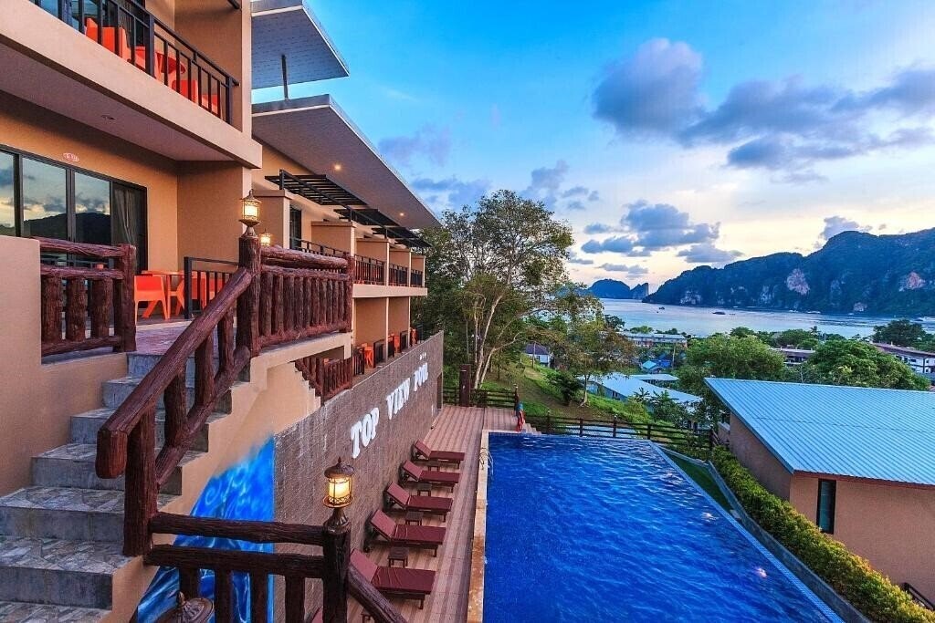 Отель Phi Phi Top View Resort Hotel 3*