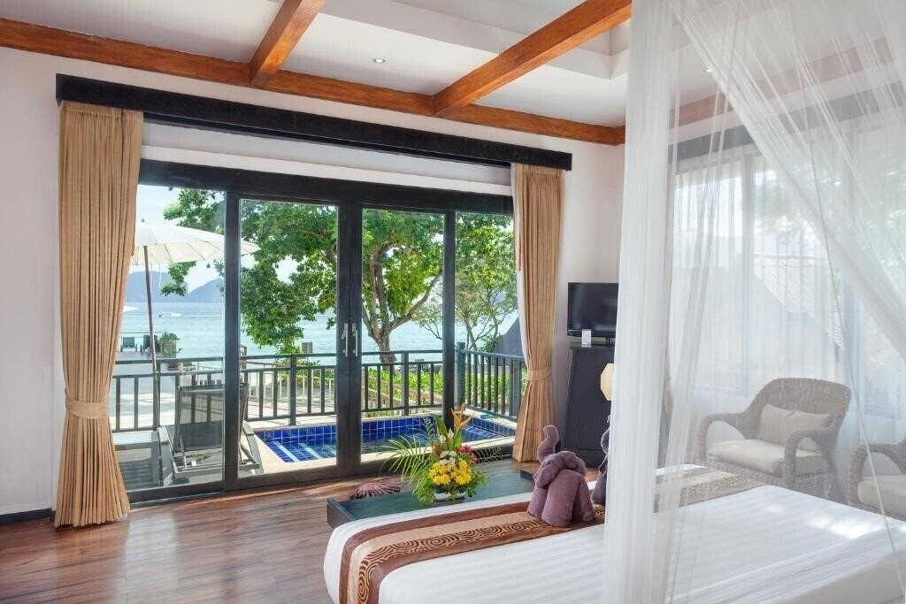 Фото Phi Phi Long Beach Resort & Villa 3*
