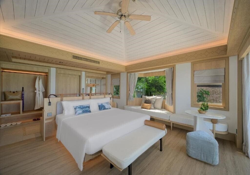 Отель Centara Villas Phi Phi Island 4*