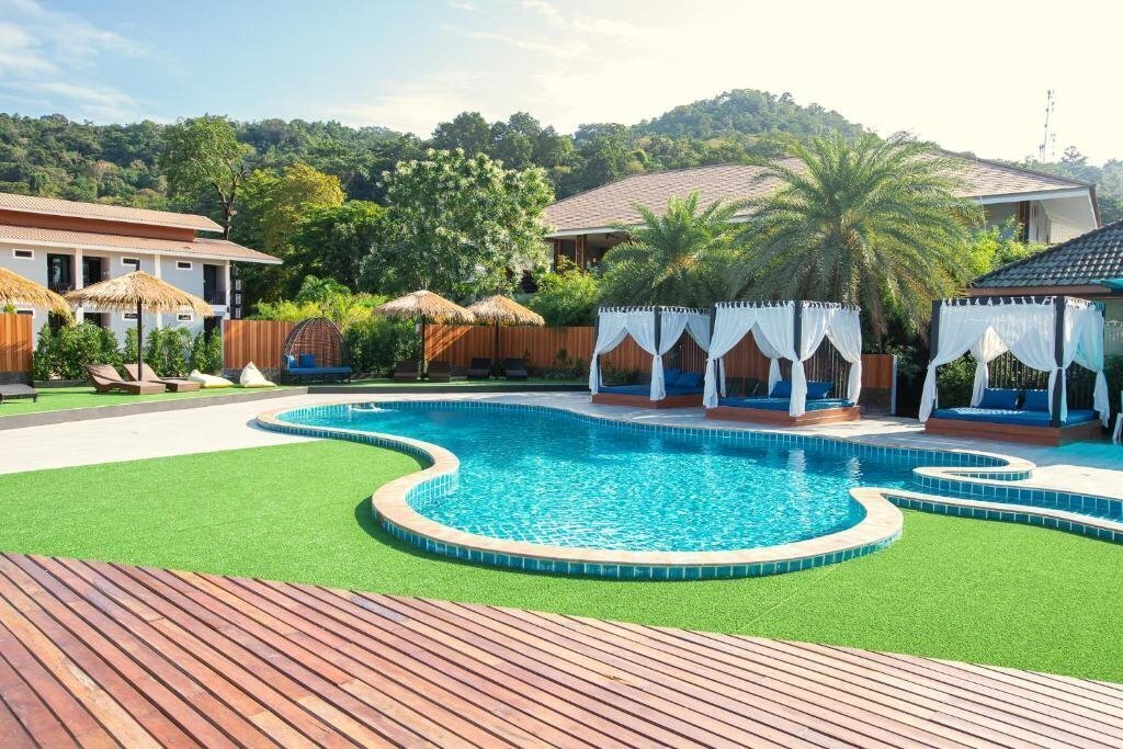 Отель Andaman Beach Resort - Phi Phi 4*