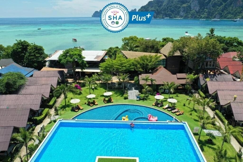 Отель Phi Phi Andaman Legacy Resort 3*