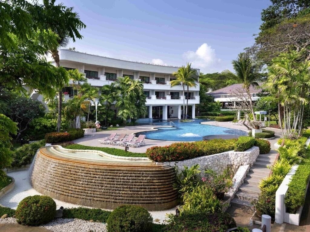 Отель Novotel Rayong Rim Pae 4*