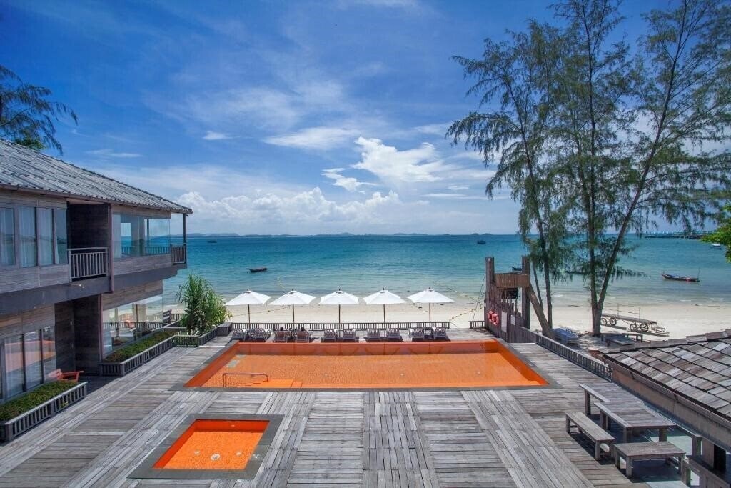 Отель Baan Ploy Sea 3*