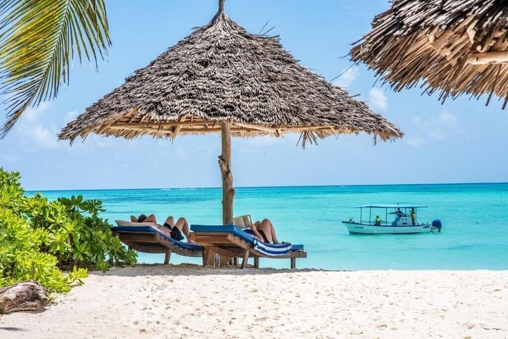 Отель Pongwe Beach 3*
