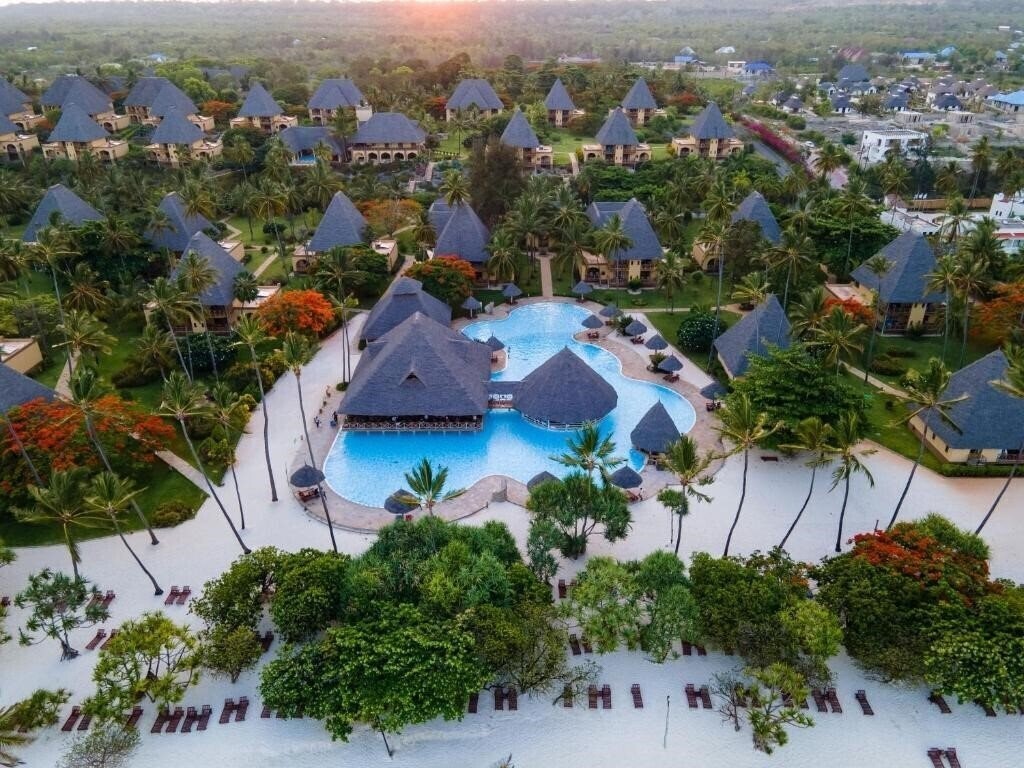Отель Neptune Pwani Beach Resort & Spa 5*