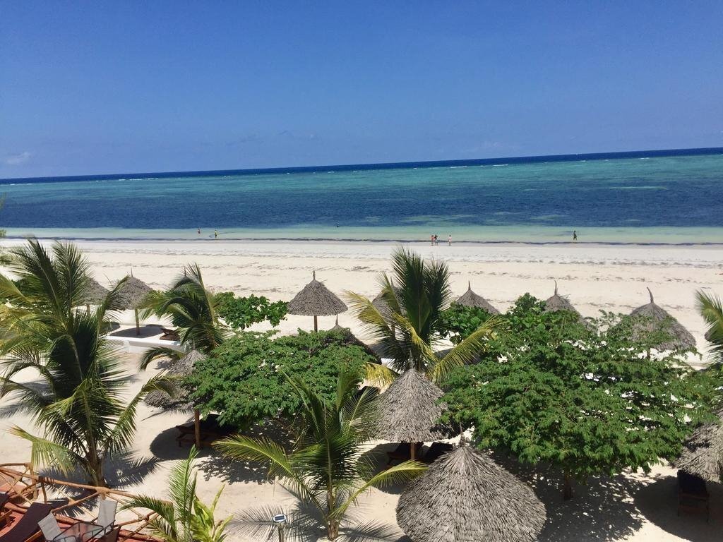 Отель Mandhari Villa Beach Hotel 4*