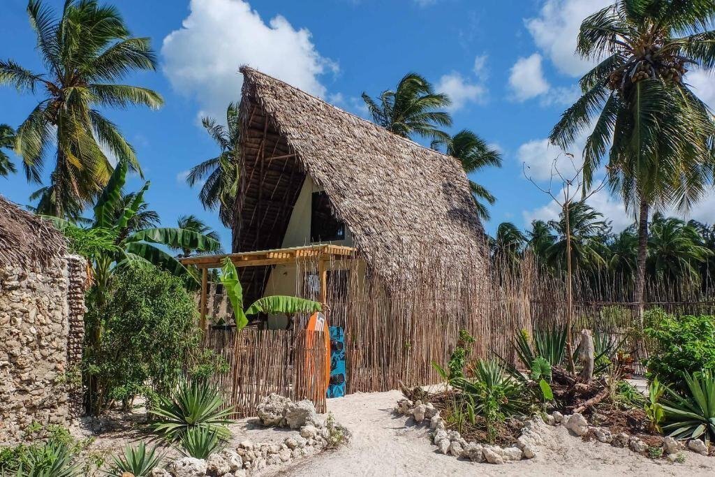 Отель B4 Beach Club 4*