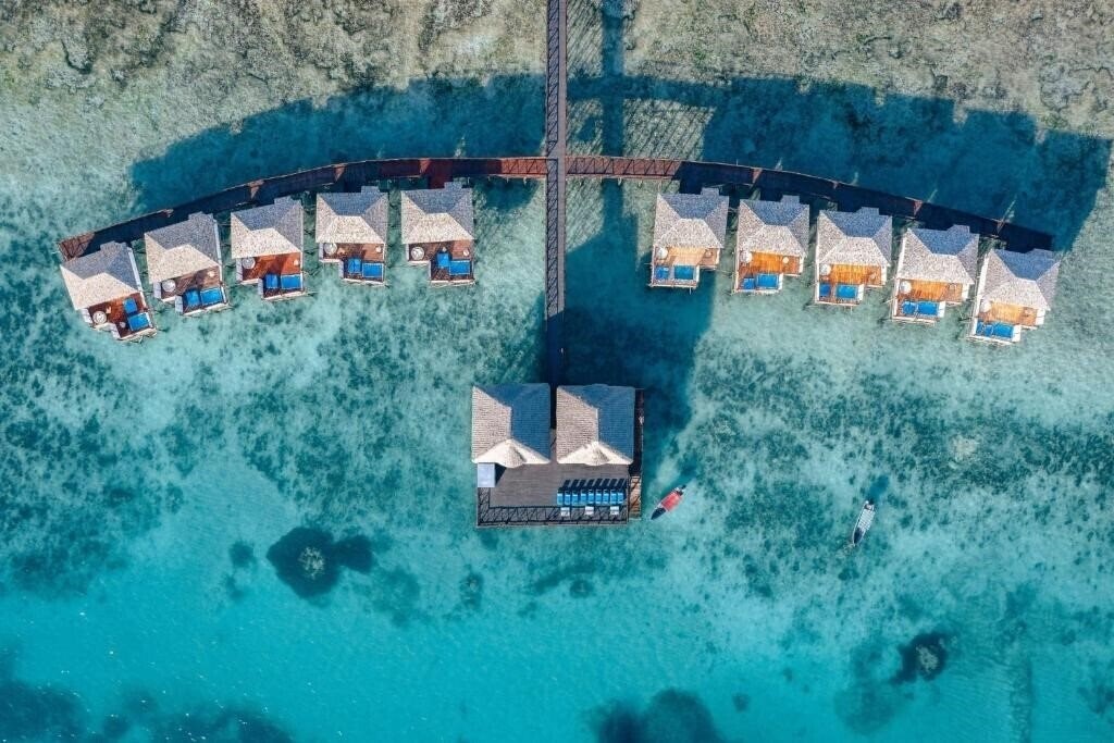 Отель Le Mersenne Beach Resort Zanzibar  Luxury 5*