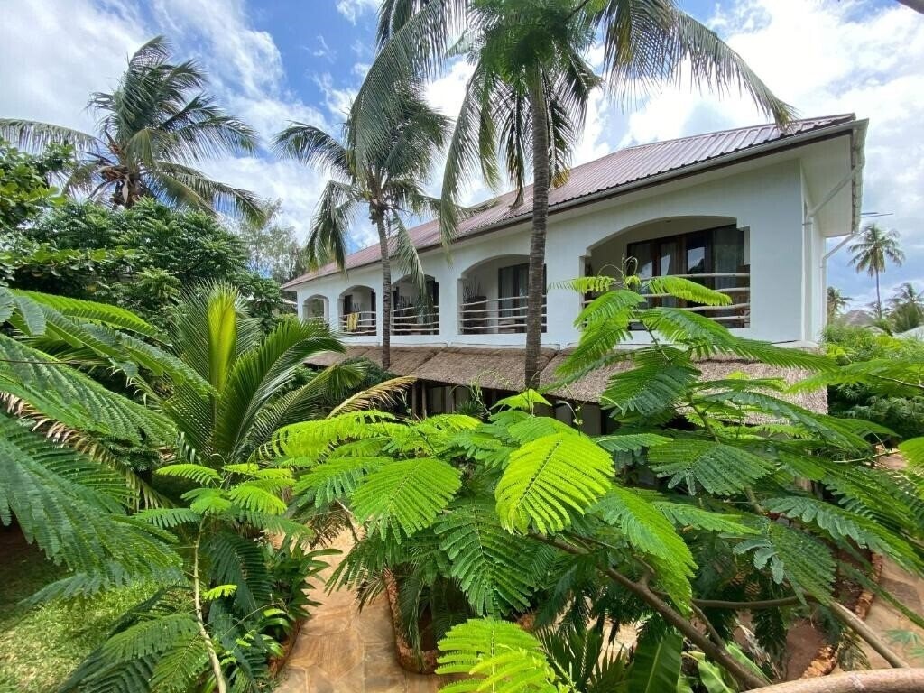 Отель Siri Beach Lodge Nungwi 3*