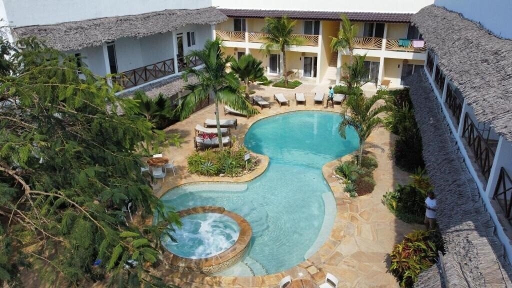 Отель Kibanda Lodge Hotel 3*