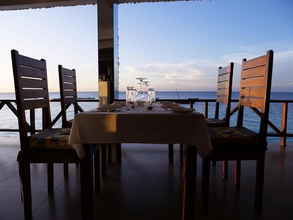 Картинка Double A Nungwi Beach Hotel 4*