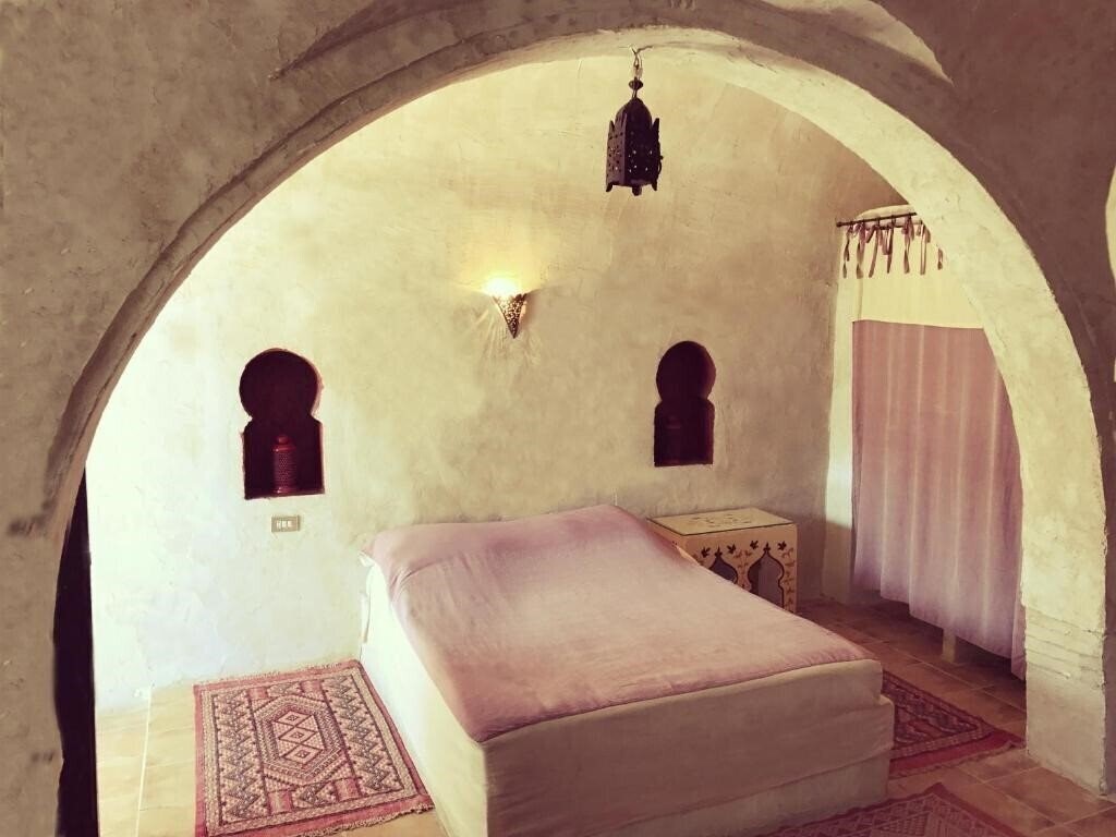 Отель Hotel Arisha 3*