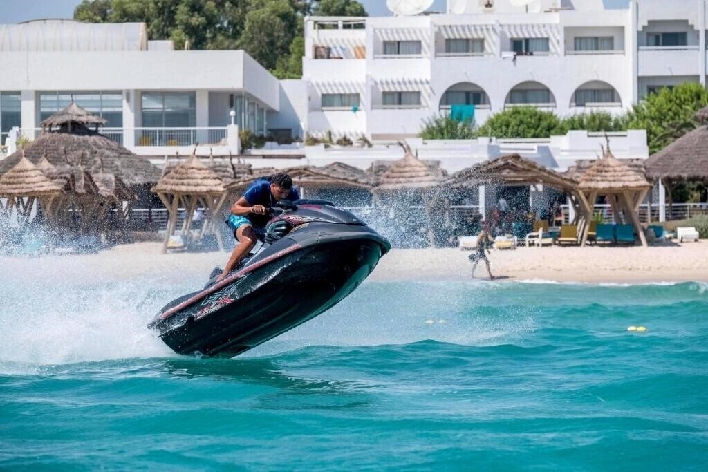 Картинка Les Orangers Beach Resort & Bungalow 4*