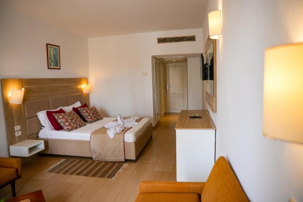 Фото Palm Beach Skanes 4*