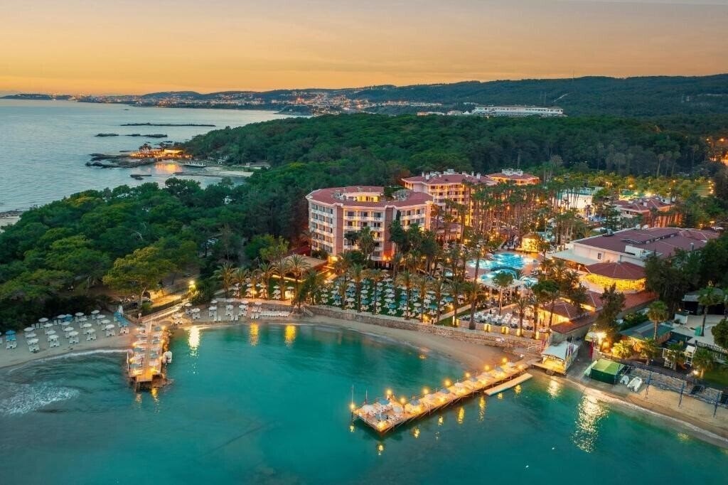 Отель Utopia Resort & Residence 5*