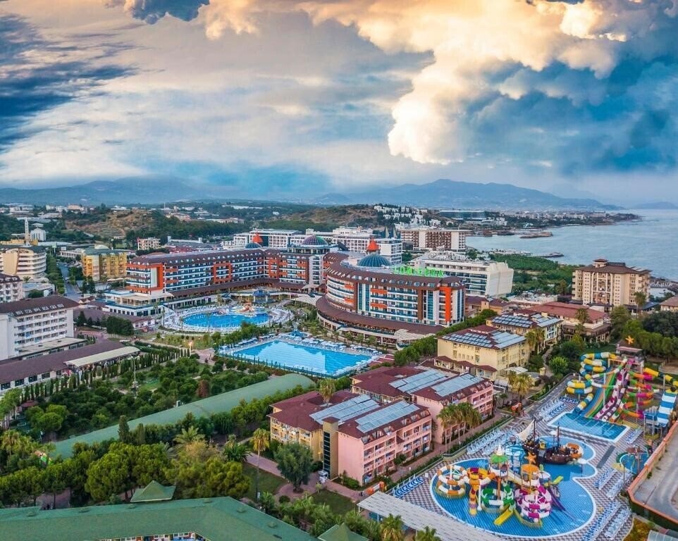 Отель Lonicera Resort & SPA 5*