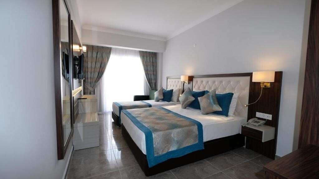 Отель Cleopatra Golden Beach Hotel 4*