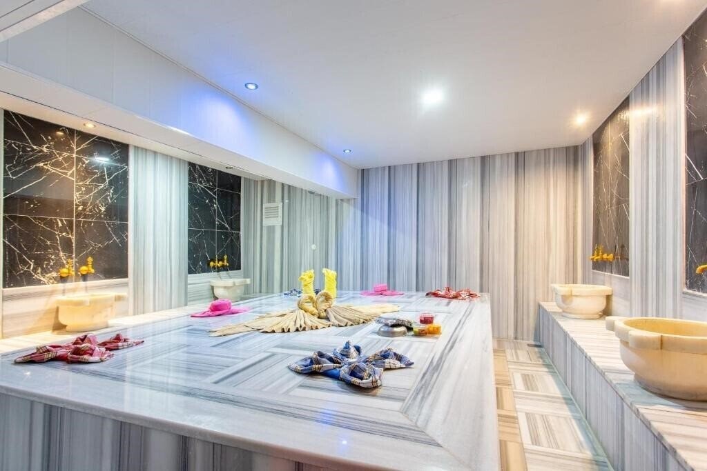 Отель Aslan City Kleopatra Hotel 3*