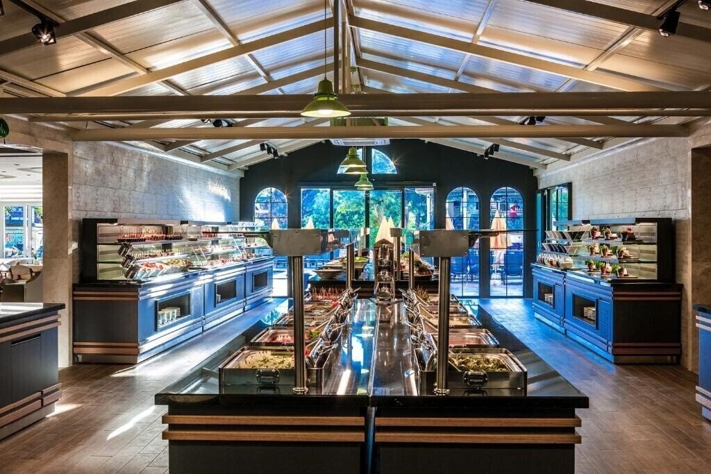 Изображение Villa Sun Flower Hotel (ex. Villa Sunflower Aparts & Suites) 4*