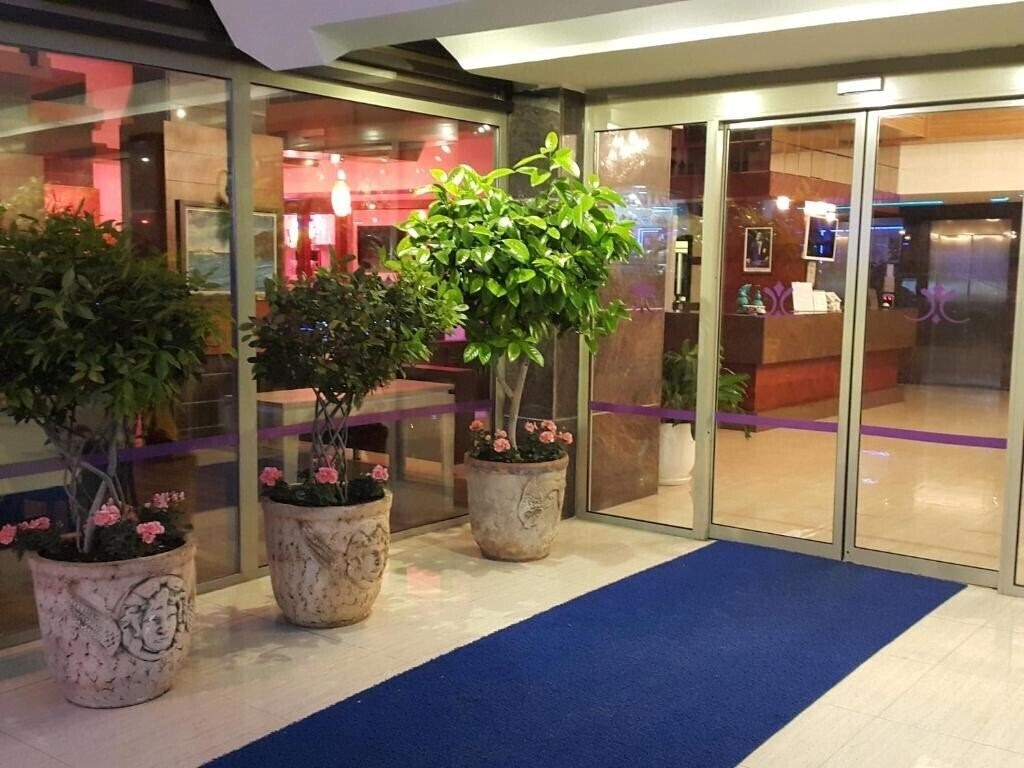 Отель Parador Beach Hotel 3*