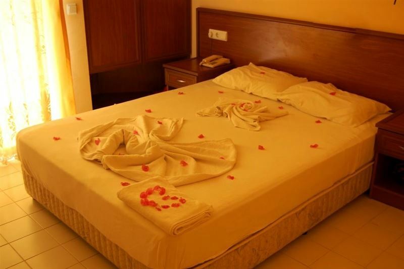 Отель Holiday Line Hotel 3*