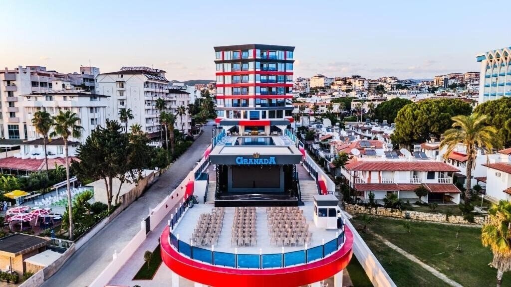 Отель Granada Luxury Red 5*