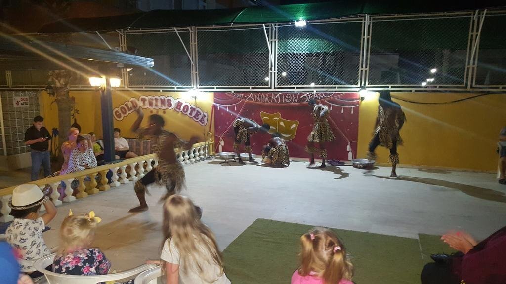 Отель Gold Twins Suit Hotel 3*