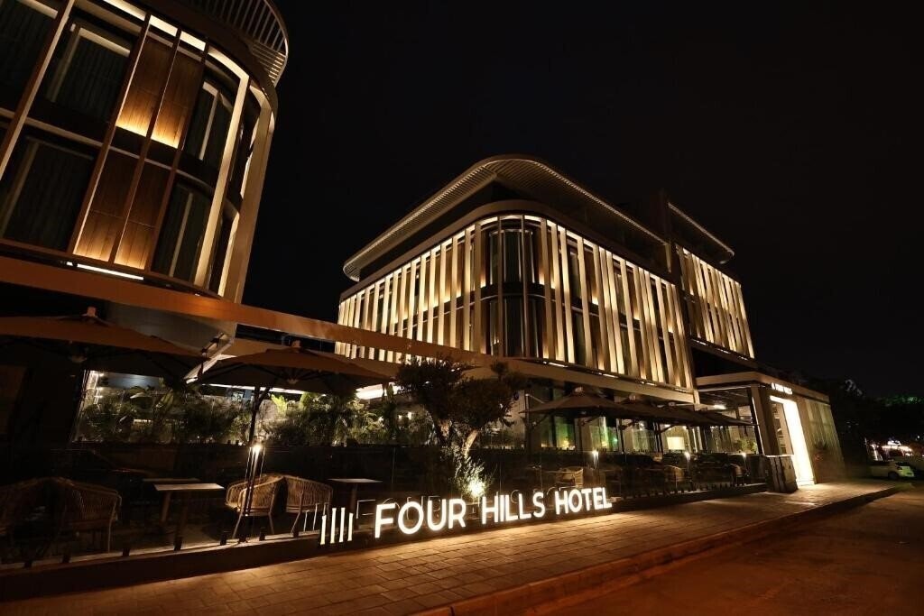 Отель Four Hills Hotel (ex. Akberlin Hotel, Ak Berlin) 3*