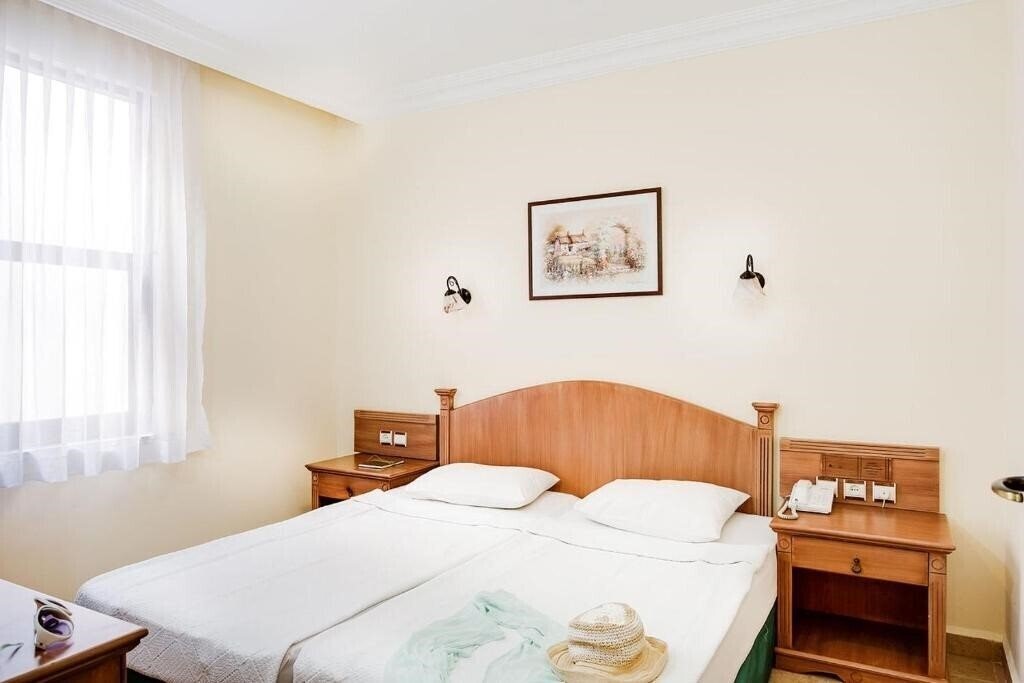 Отель Amber Rose Apart Hotel 3*