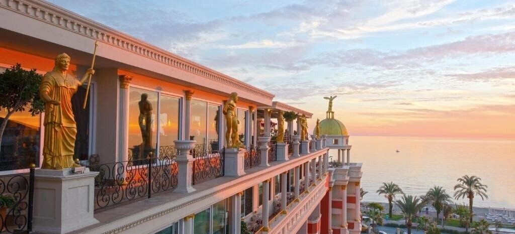 Отель Antique Roman Palace 5*