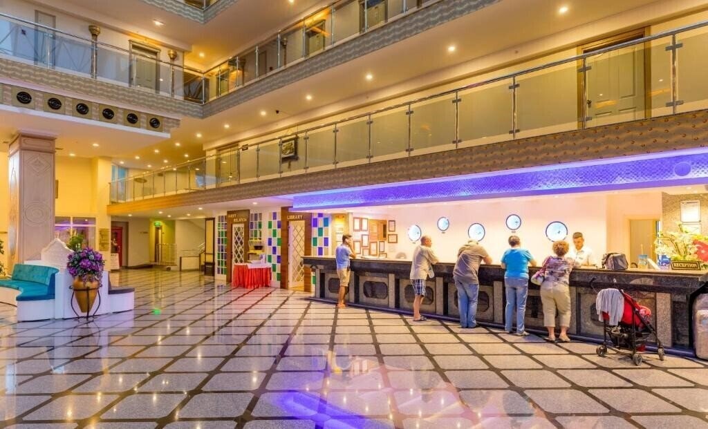 Фотография Holiday Park Resort 5*