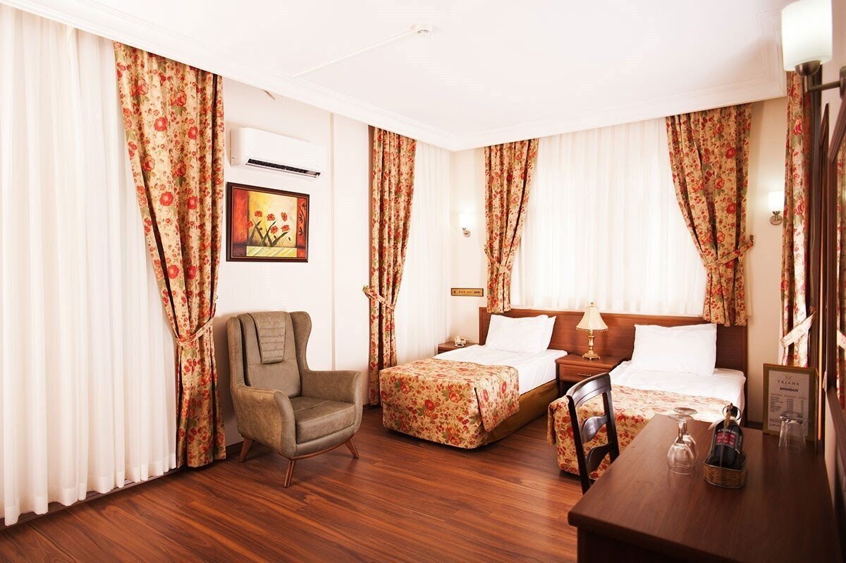 Отель Triana Hotel 3*