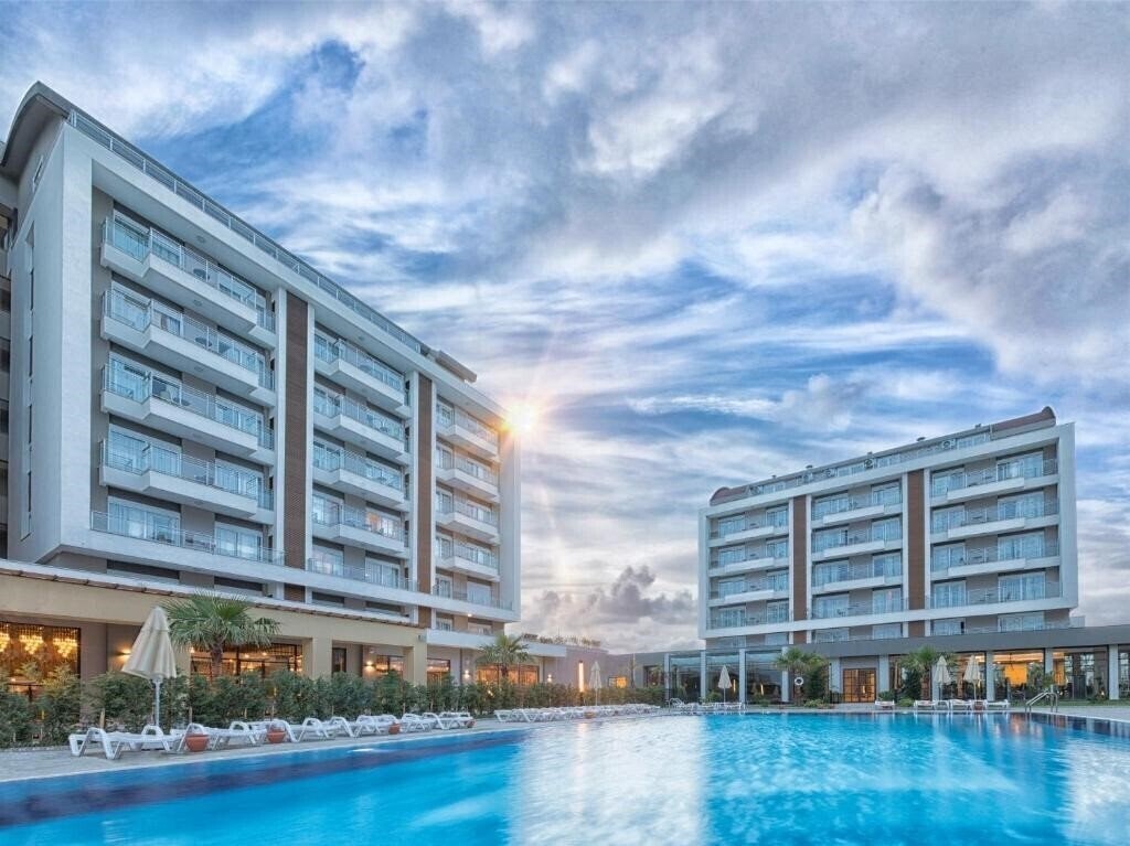 Фото Greenwood Suites Resort (ex. Sherwood Suites Resort Hotel) 5*