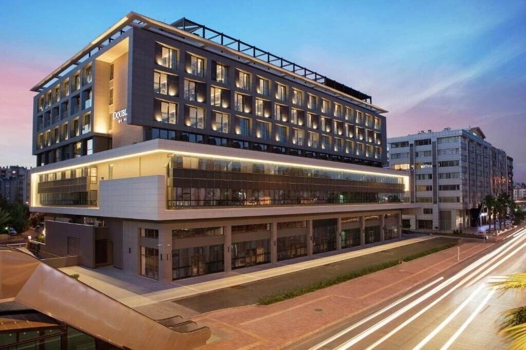 Отель Double Tree By Hilton Antalya City Centre 5*