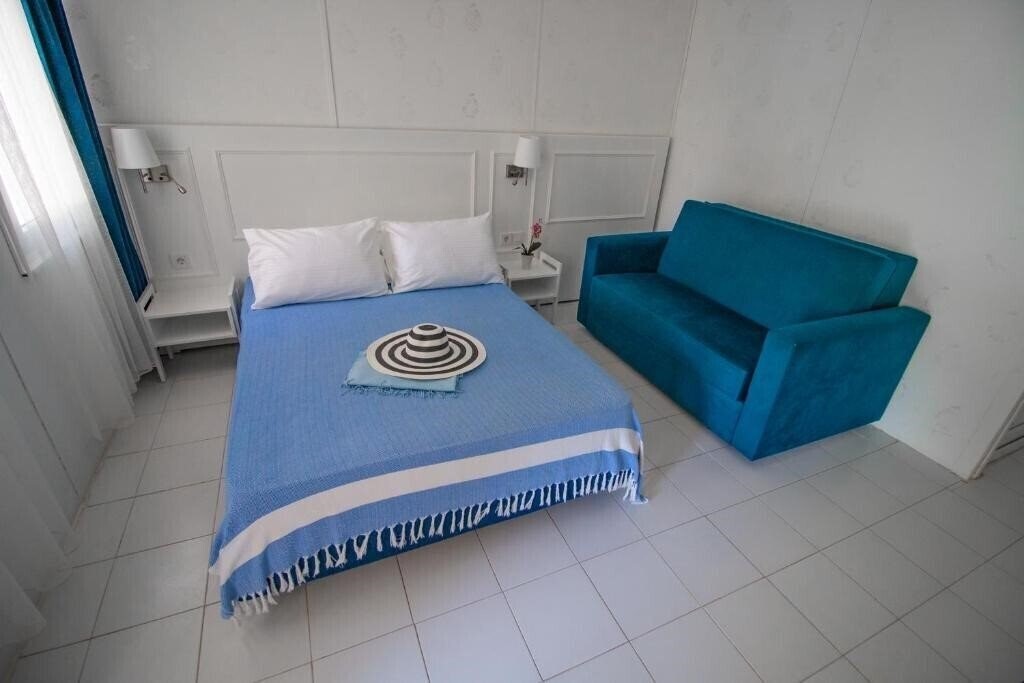 Отель Blue&White Hotel 3*
