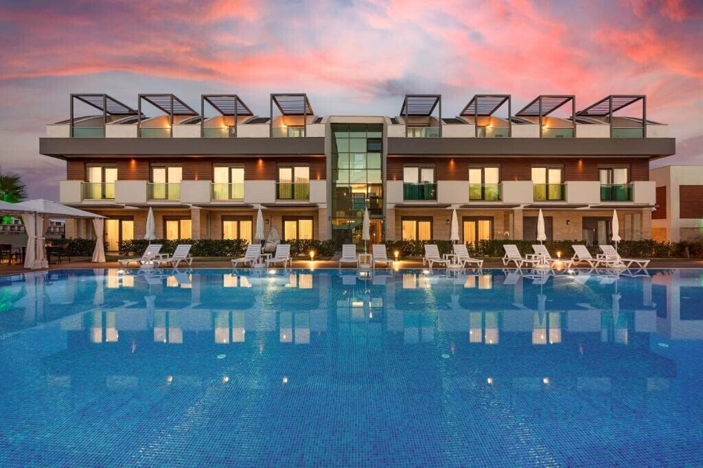 Отель Veranda Beach Suites Boutique 3*