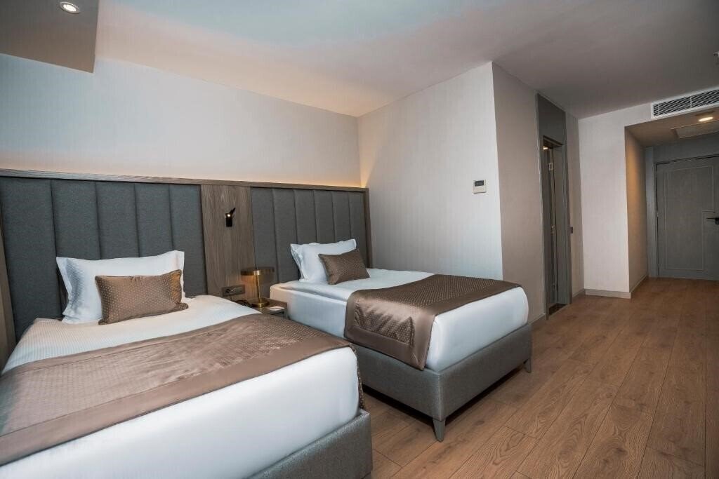 Отель Renex Hotels 5*