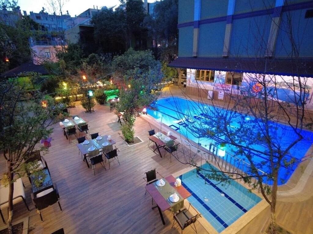 Отель Oscar Garden Hotel 3*