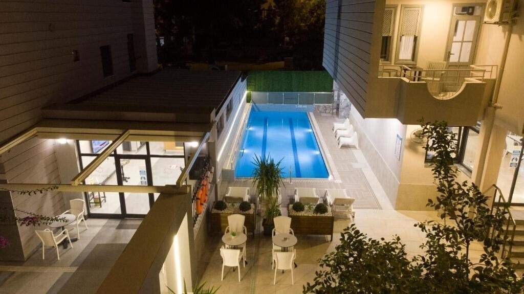 Фото Opera Suites 3*