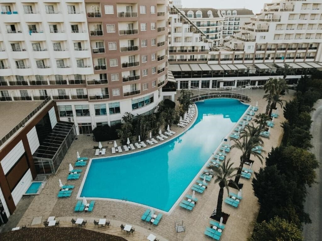 Отель Saturn Palace Resort 5*